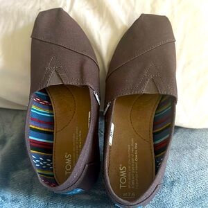 Tom’s size 7.5 shoes. brown. EUC
